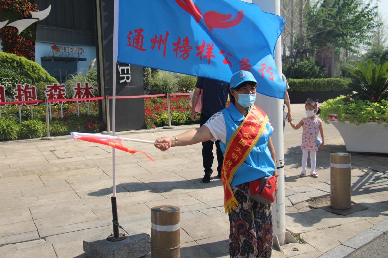 <strong>羞羞答答丝袜老师</strong>